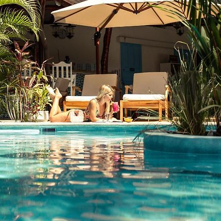 Hotel Guiones ノサラ エクステリア 写真