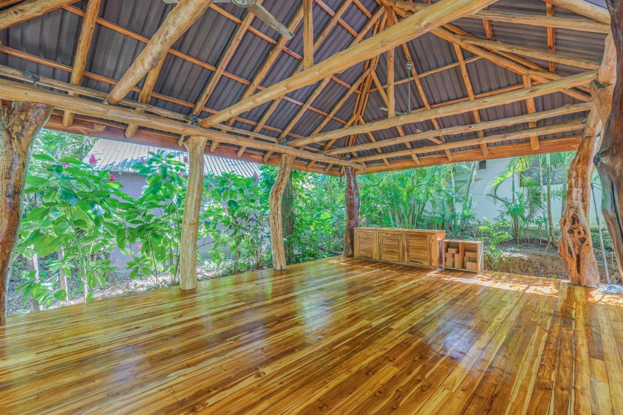 Hotel Guiones ノサラ エクステリア 写真