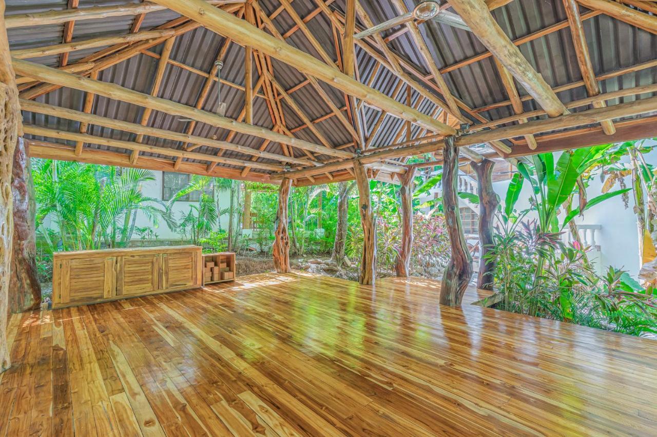 Hotel Guiones ノサラ エクステリア 写真