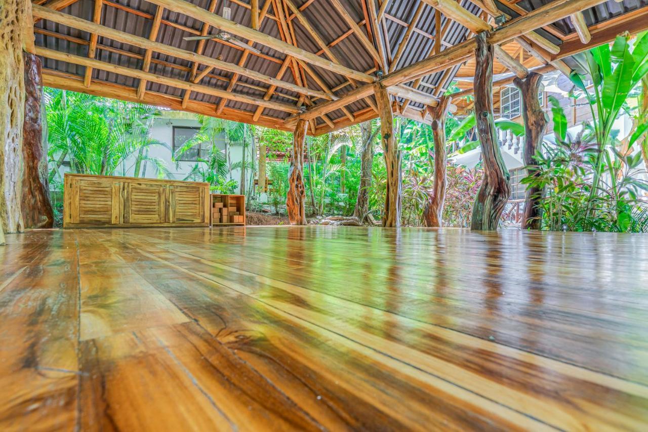 Hotel Guiones ノサラ エクステリア 写真