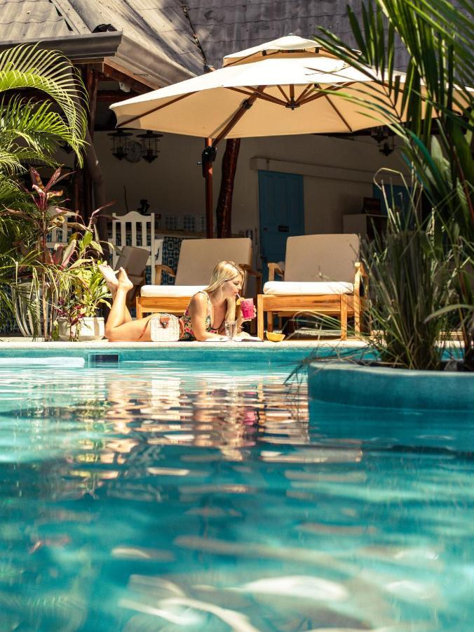 Hotel Guiones ノサラ エクステリア 写真